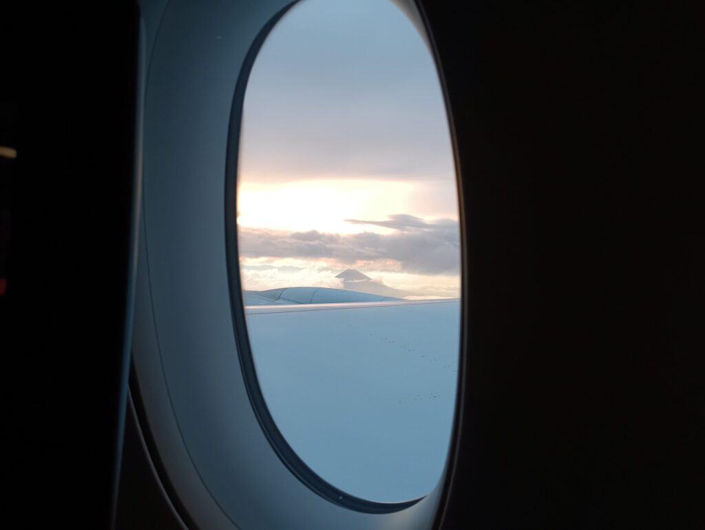 飛行機から見えた富士山