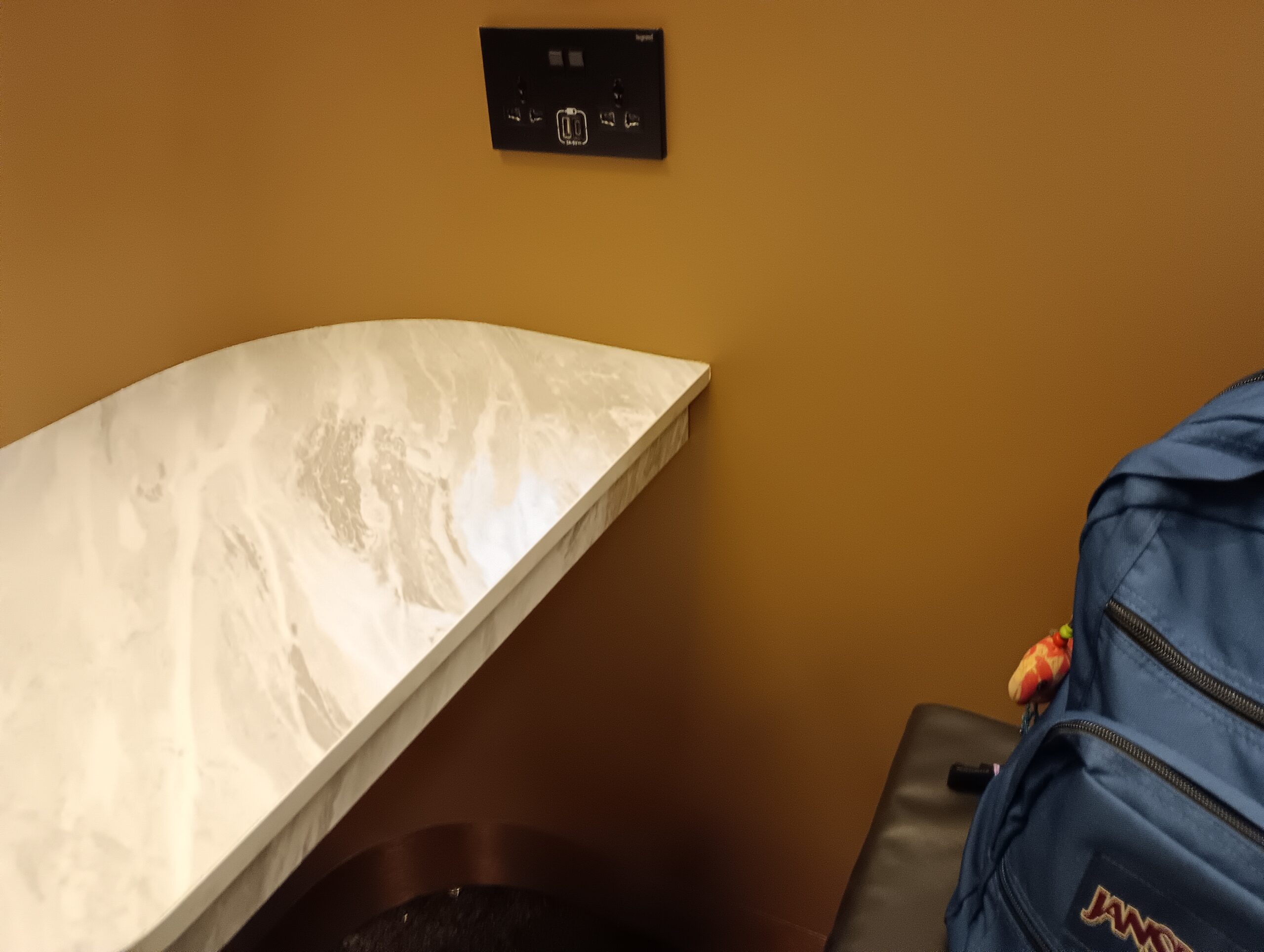 SATS Premier Lounge の半個室席