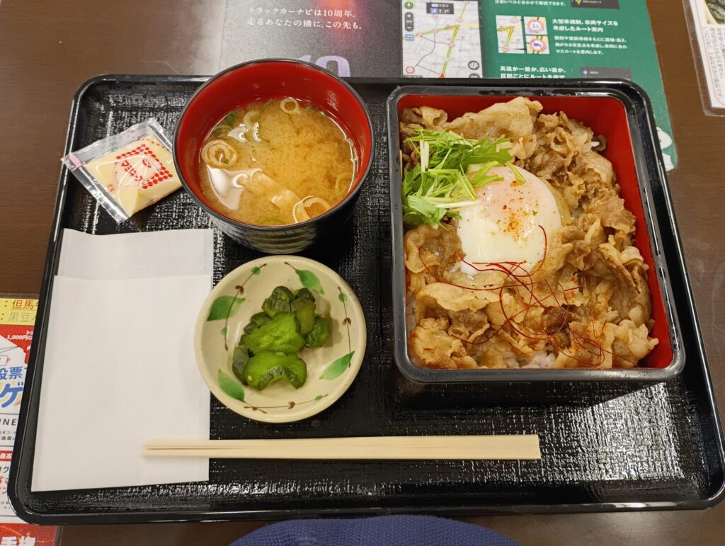 舞鶴若狭自動車道・下り 西紀SA 　但馬牛焼肉丼の看板