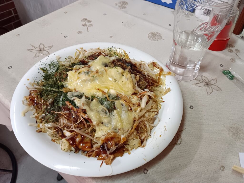 広島お好み焼き屋さん「とん子」やさい入り＋もち＋チーズ