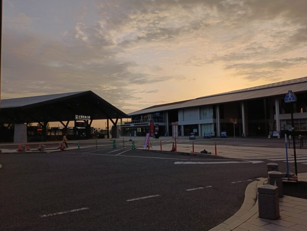 広電宮島口駅前の様子