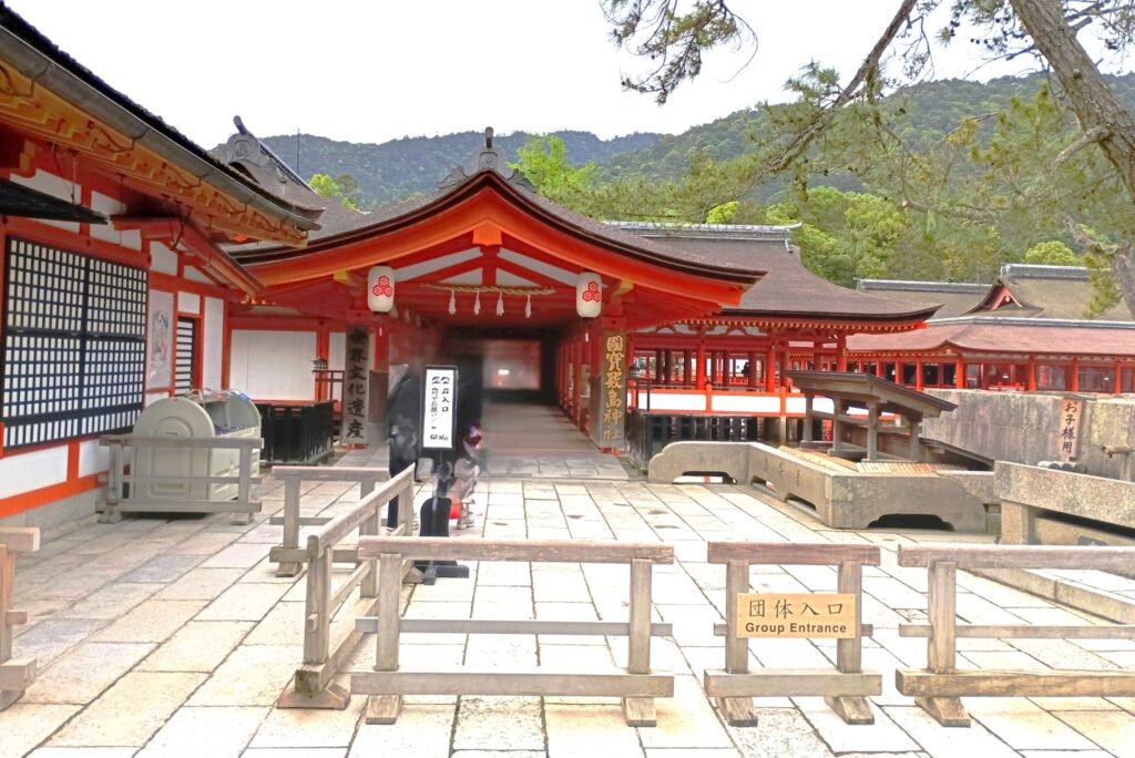 厳島神社　入口