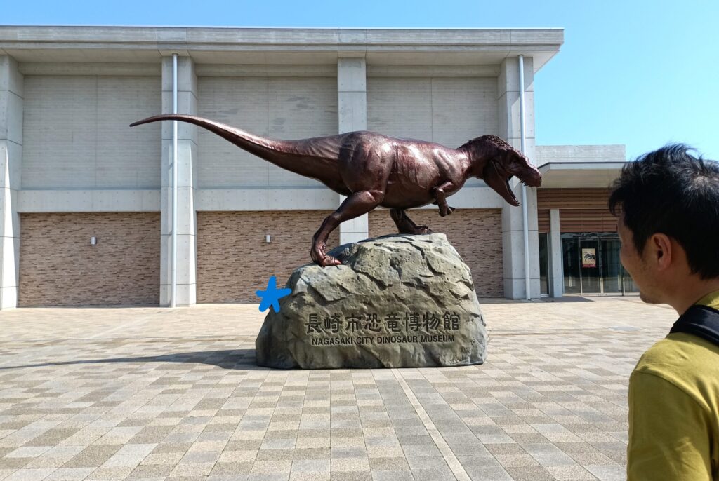 長崎ベネックス恐竜博物館　ティラノのモニュメント