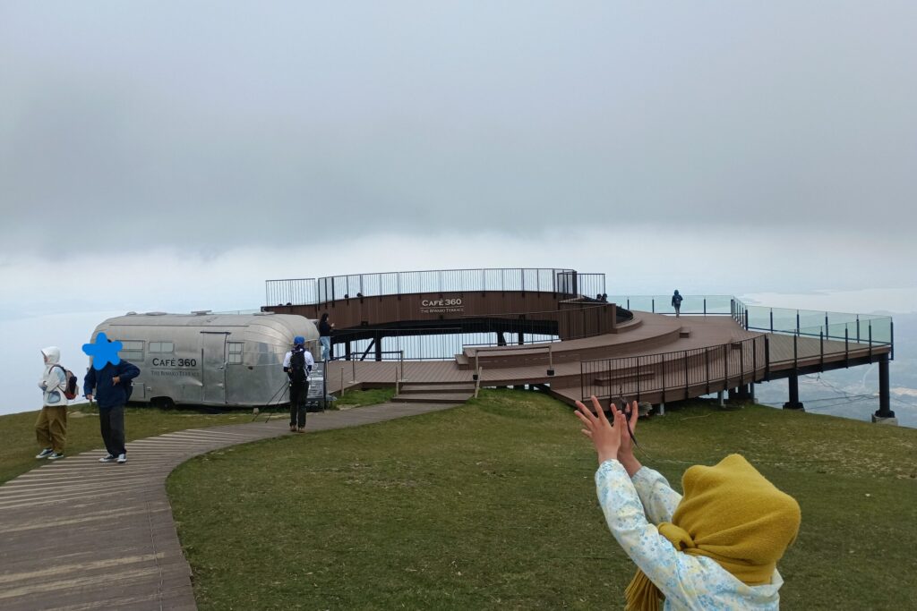 びわ湖バレイ 展望デッキ360°カフェからの眺め　曇りの日