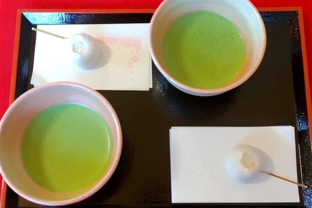 茶室 麟閣でいただいたお抹茶と季節の和菓子